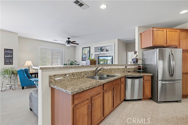 Detail Gallery Image 6 of 43 For 23941 Brescia Dr, Valencia,  CA 91354 - 2 Beds | 2 Baths