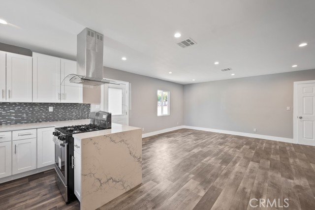 7719 Nestle Avenue, Reseda CA: https://media.crmls.org/medias/3b535504-eedc-43db-bdec-5aba6316ca79.jpg