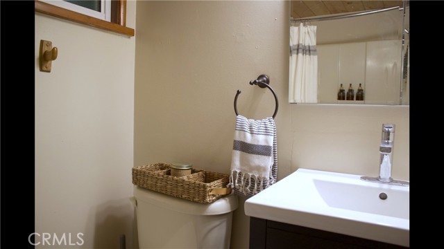 Detail Gallery Image 15 of 16 For 33020 Arrowbear, Running Springs,  CA 92382 - 3 Beds | 3 Baths