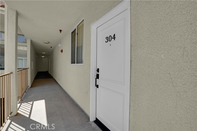 Detail Gallery Image 3 of 39 For 16940 Chatsworth St #304,  Granada Hills,  CA 91344 - 2 Beds | 2 Baths