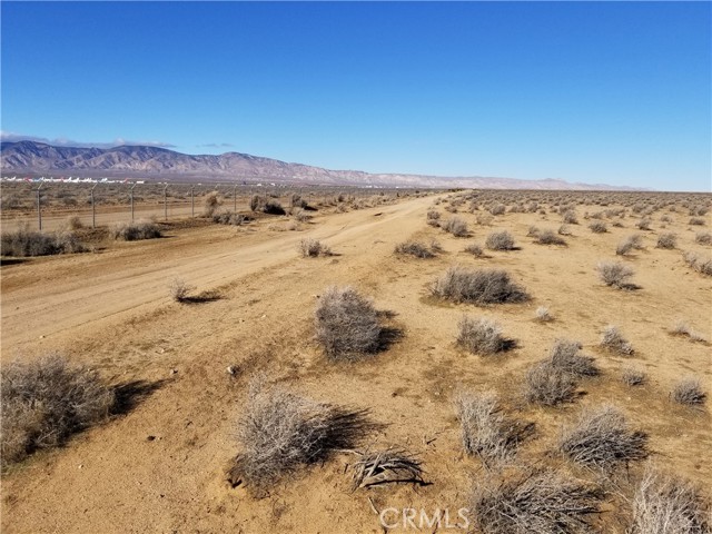 88 farlin, Mojave CA: https://media.crmls.org/medias/3b5524bd-81e5-43c4-9719-f8872f459abf.jpg