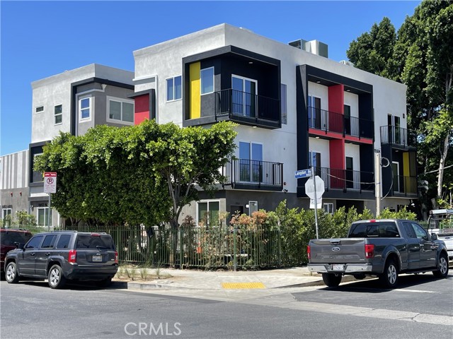 Detail Gallery Image 1 of 2 For 8457 Langdon, North Hills,  CA 91343 - 4 Beds | 4 Baths