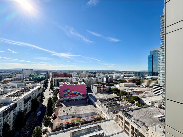 Detail Gallery Image 5 of 5 For 1155 South Grand Ave #1701,  Los Angeles,  CA 90015 - 2 Beds | 2/1 Baths