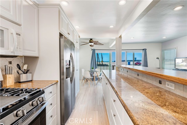 Detail Gallery Image 13 of 54 For 1003 Seal Way, Seal Beach,  CA 90740 - 6 Beds | 4 Baths