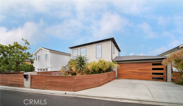 Detail Gallery Image 1 of 16 For 305 La Jolla Dr, Newport Beach,  CA 92663 - 2 Beds | 2/1 Baths