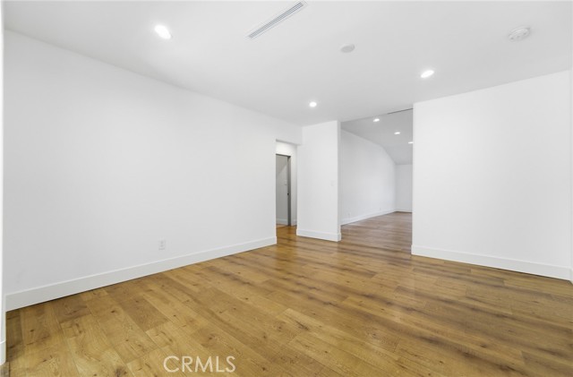 Detail Gallery Image 8 of 57 For 6015 Laurelgrove, North Hollywood,  CA 91606 - 5 Beds | 5 Baths