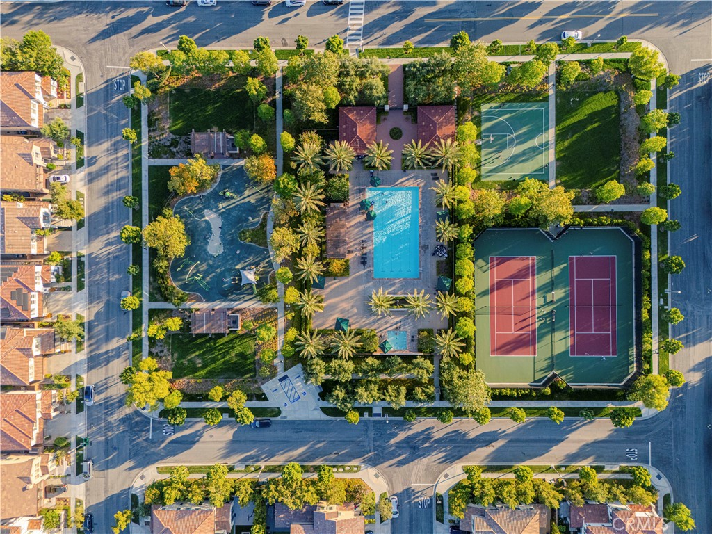 https://media.crmls.org/medias/3b5767ed-71b0-4458-8c1c-30acf5dc53e3.jpg?preset=X-Large