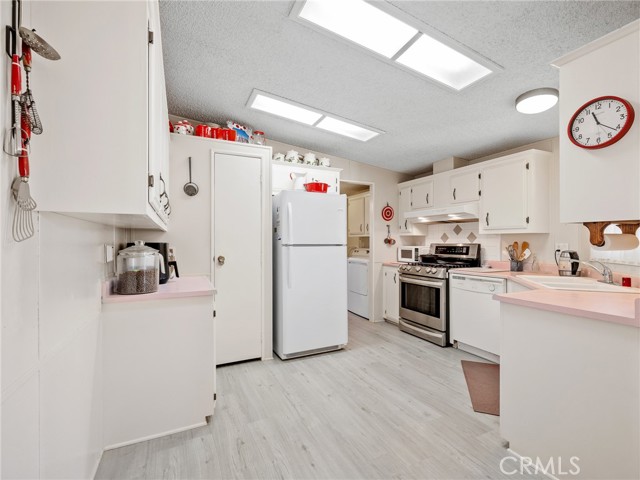 Detail Gallery Image 9 of 29 For 21621 Sandia Rd #32,  Apple Valley,  CA 92308 - 3 Beds | 2 Baths