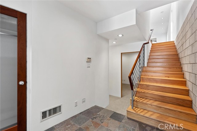 129 20th Street, Manhattan Beach CA: https://media.crmls.org/medias/3b579cbd-ef05-4aeb-8f07-3bcdac1e3a6c.jpg