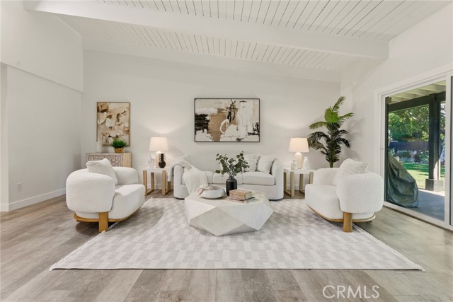 Detail Gallery Image 7 of 45 For 6020 Neddy Ave, Woodland Hills,  CA 91367 - 5 Beds | 3 Baths