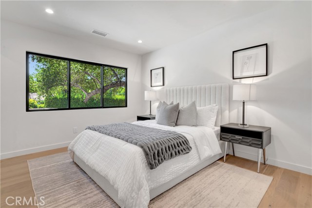 Detail Gallery Image 12 of 28 For 4830 Hasekian Dr, Tarzana,  CA 91356 - 4 Beds | 4/1 Baths