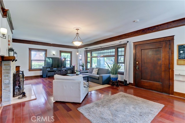 223 N St Andrews Place, Los Angeles CA: https://media.crmls.org/medias/3b57cdde-0d4f-419e-bdc1-f287c93b6fe7.jpg