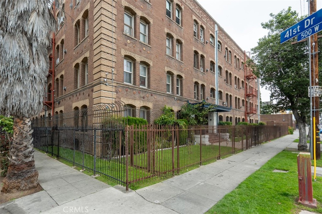 4125 S Figueroa #410
