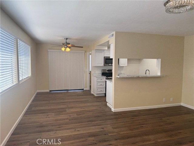 Detail Gallery Image 12 of 25 For 7305 Milwood Ave #7,  Canoga Park,  CA 91303 - 2 Beds | 1 Baths