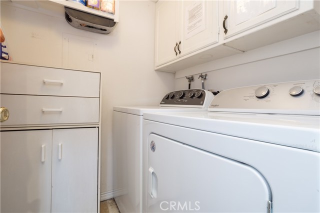 Detail Gallery Image 12 of 21 For 7560 Corbin Ave #4,  Reseda,  CA 91335 - 3 Beds | 2 Baths