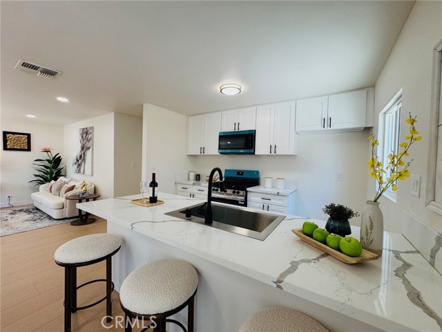 Detail Gallery Image 7 of 14 For 1781 W 24th St, Los Angeles,  CA 90018 - 4 Beds | 2 Baths