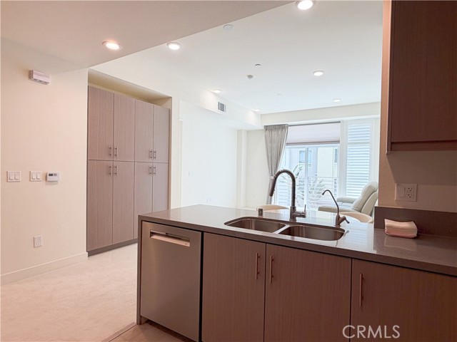 Detail Gallery Image 10 of 33 For 168 S Monterey St #212,  Alhambra,  CA 91801 - 2 Beds | 2/1 Baths