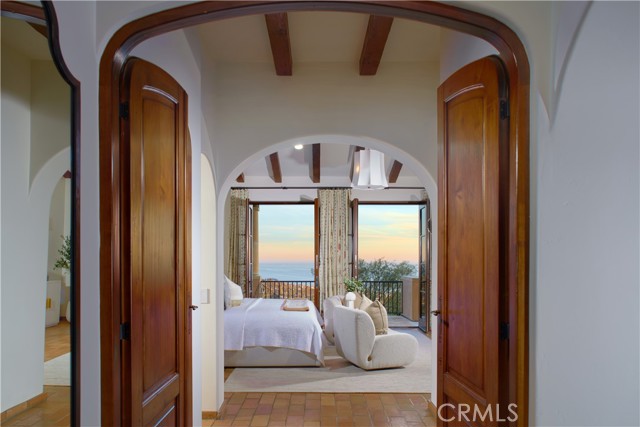 Detail Gallery Image 12 of 42 For 1302 Skyline Dr, Laguna Beach,  CA 92651 - 4 Beds | 4/1 Baths