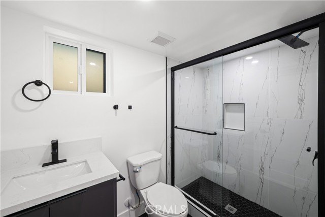 Detail Gallery Image 22 of 36 For 2922 12th Ave, Los Angeles,  CA 90018 - 4 Beds | 4 Baths