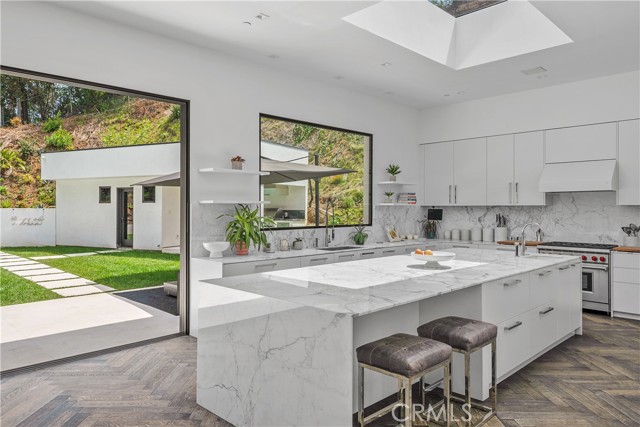 9924 Liebe Drive, Beverly Hills CA: https://media.crmls.org/medias/3b5babcb-a8ba-4e31-aafc-9b4d60e6c4ae.jpg