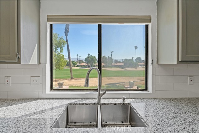 41915 Preston Trail, Palm Desert CA: https://media.crmls.org/medias/3b5bb64a-19d2-4dcb-a706-1b13e740a8a0.jpg