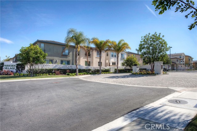 12039 Stanley Park Court, Hawthorne CA: https://media.crmls.org/medias/3b5c6936-3e9c-45a7-8293-2d7776e96746.jpg