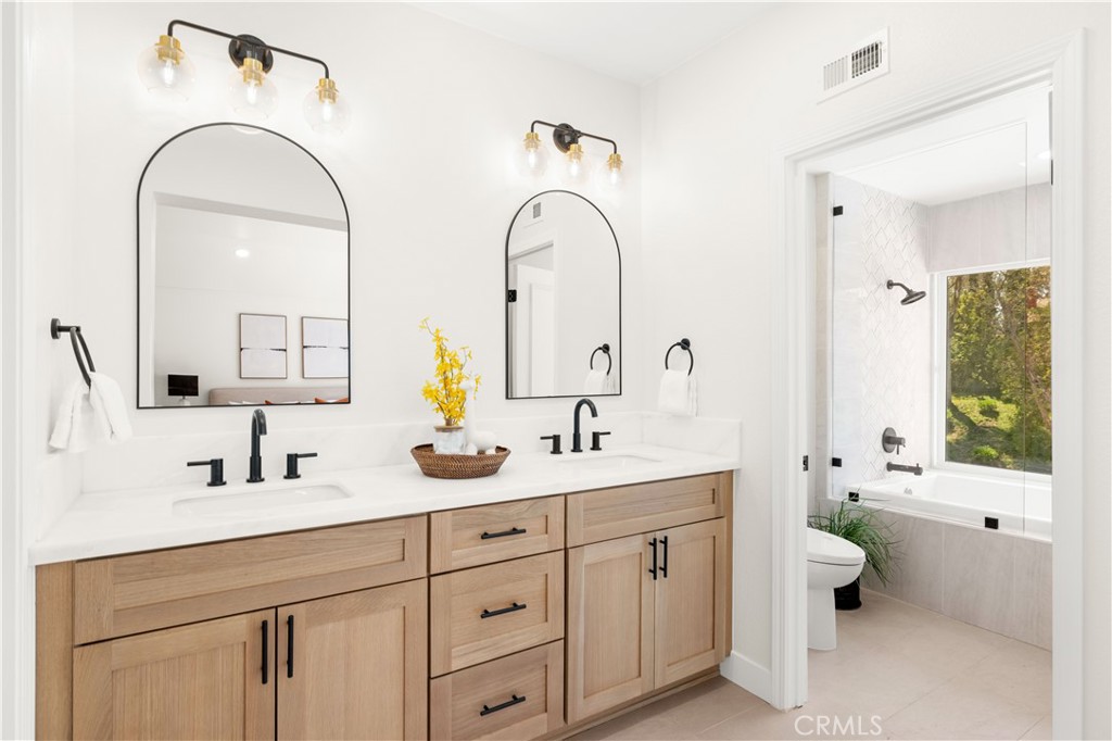 MLS #OC25224463 image #16