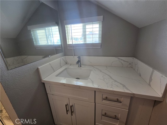 Image 17 of 20 For 136 Sheridan Street B