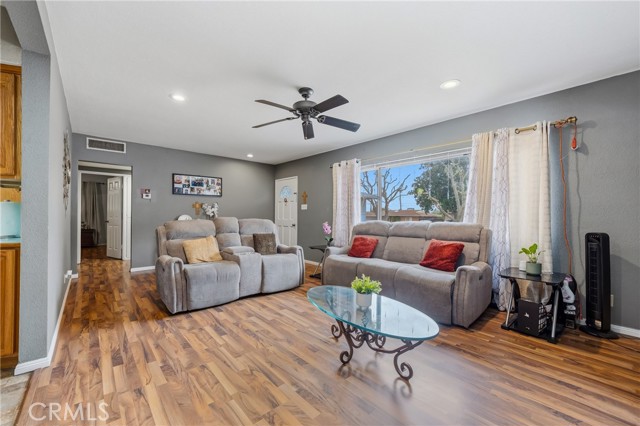 Detail Gallery Image 15 of 46 For 147 Myrtlewood, Calimesa,  CA 92320 - 4 Beds | 2 Baths