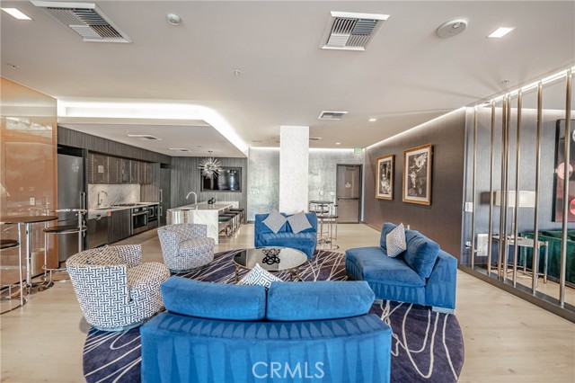 1050 S Grand Avenue, Los Angeles CA: https://media.crmls.org/medias/3b5def0c-6149-4e58-8fb0-186c6d31cc9c.jpg