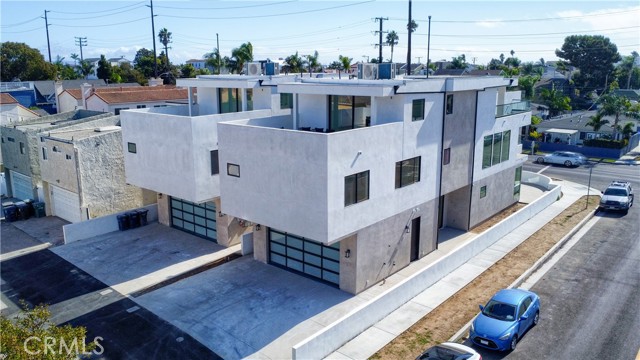 Detail Gallery Image 2 of 34 For 201 Indianapolis Ave, Huntington Beach,  CA 92648 - 3 Beds | 4/1 Baths