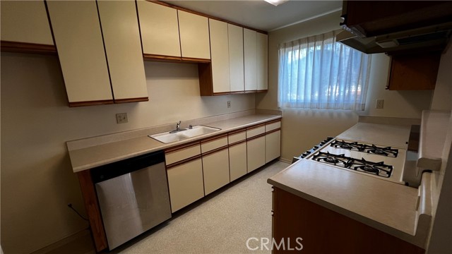 410 Milford Street, 102 photo 6