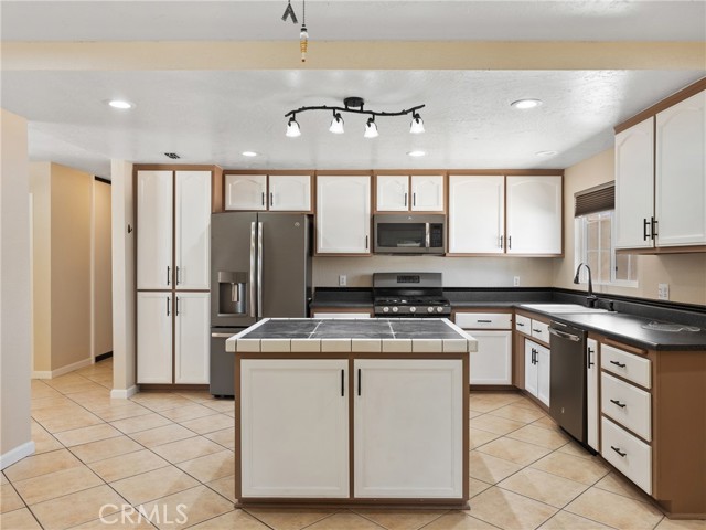 Detail Gallery Image 17 of 42 For 17970 Pitache St, Hesperia,  CA 92345 - 3 Beds | 2 Baths
