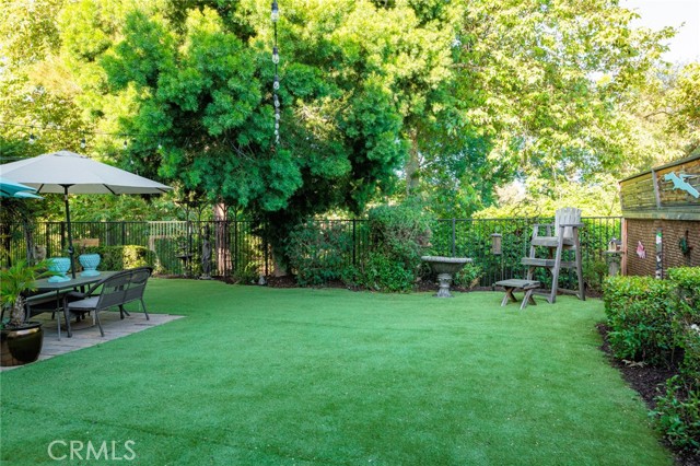 1045 Inverlochy Drive, Fallbrook CA: https://media.crmls.org/medias/3b60e022-18ba-411b-ba2f-cf7f29551f5c.jpg