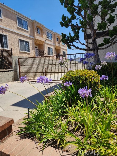 Detail Gallery Image 2 of 4 For 15116 S Raymond Ave #104,  Gardena,  CA 90247 - 2 Beds | 2 Baths