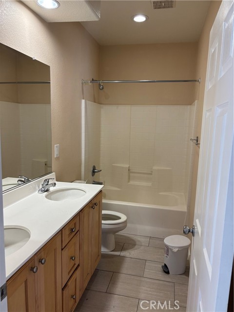 Detail Gallery Image 11 of 17 For 1610 E Avenue J2, Lancaster,  CA 93535 - 3 Beds | 2/1 Baths