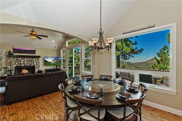 1119 Brentwood Drive, Lake Arrowhead CA: https://media.crmls.org/medias/3b613bd6-c7e0-476b-af99-1835ad24ed5c.jpg