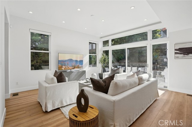2501 N Poinsettia Avenue, Manhattan Beach CA: https://media.crmls.org/medias/3b61509d-ac8e-410c-992d-7cd6d136382b.jpg