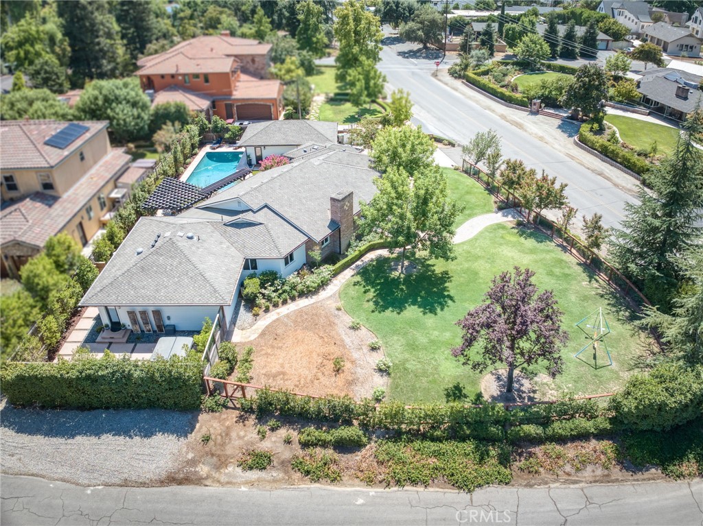 https://media.crmls.org/medias/3b618a6f-8acb-4c39-9db1-514cce996da8.jpg?preset=X-Large