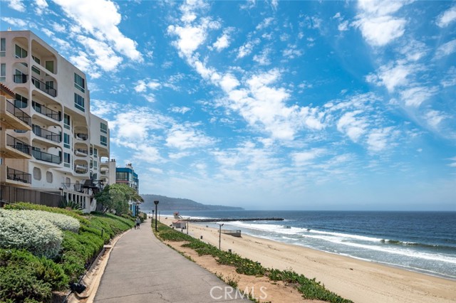 565 Esplanade, Redondo Beach, California 90277, 1 Bedroom Bedrooms, ,1 BathroomBathrooms,Residential,Sold,Esplanade,SB22041667