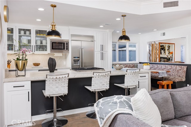 Detail Gallery Image 6 of 37 For 111 via Undine, Newport Beach,  CA 92663 - 5 Beds | 4 Baths