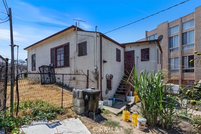 811 N Bunker Hill Avenue, Los Angeles CA: https://media.crmls.org/medias/3b62d391-0b95-4176-ba85-e2bbf655d245.jpg