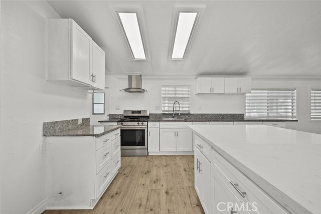 3524 E Avenue R, Palmdale CA: https://media.crmls.org/medias/3b62fff7-f636-458b-8616-fa0cb53757e5.jpg