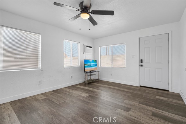 44043 Hoban Avenue, Lancaster CA: https://media.crmls.org/medias/3b6468e8-37fb-4597-8811-2544f88e333f.jpg