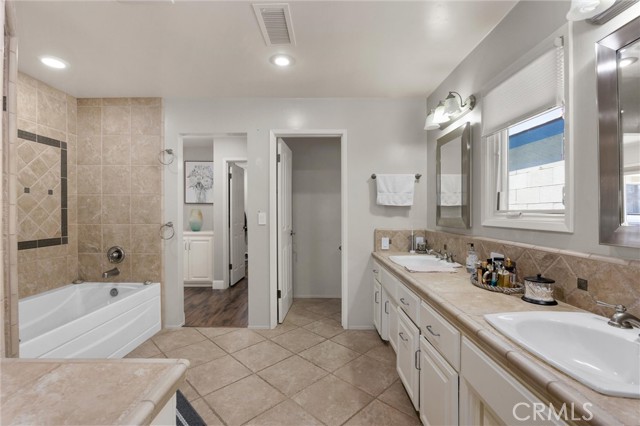 Detail Gallery Image 32 of 73 For 4712 Panorama Dr, Bakersfield,  CA 93306 - 4 Beds | 2/1 Baths