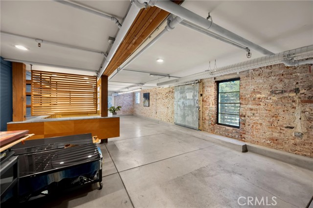 Image 19 of 47 For 425 4th Street E