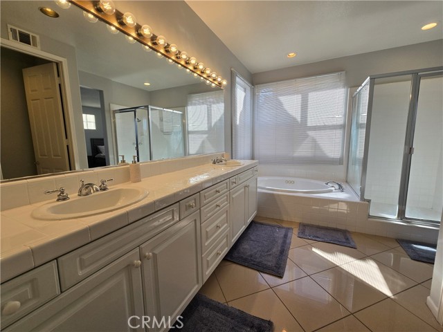 624 Goldenwest Street, Huntington Beach CA: https://media.crmls.org/medias/3b660162-0a45-4b39-832b-957a23d04f64.jpg