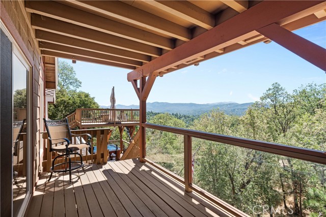 1088 Nadelhorn Drive, Lake Arrowhead CA: https://media.crmls.org/medias/3b663f34-6c8b-4029-9c85-0ab97ff05e0c.jpg