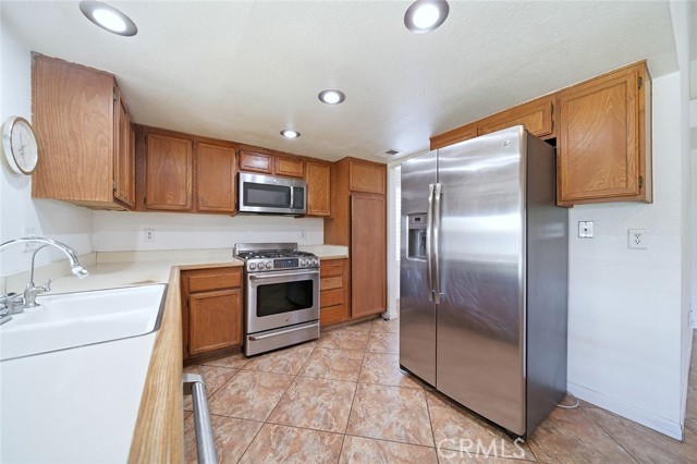 Detail Gallery Image 14 of 38 For 1080 Brentwood, Rialto,  CA 92376 - 3 Beds | 2 Baths