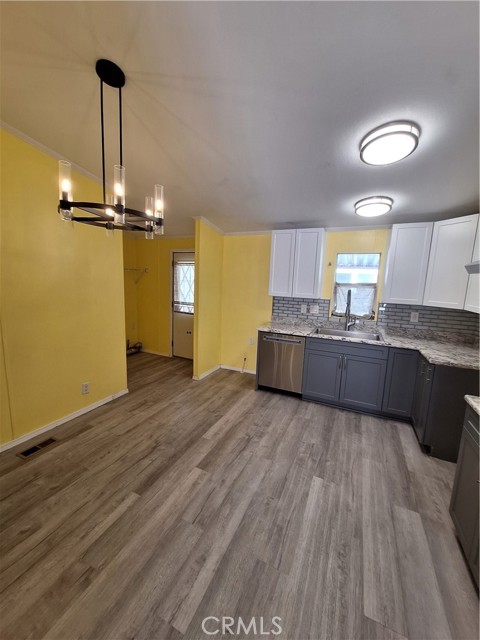 350 E San Jacinto Avenue, Perris CA: https://media.crmls.org/medias/3b688f8c-8331-411b-8c5f-b304b74868b5.jpg